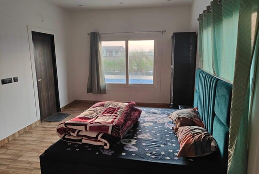 Spacious Farmhouse perfect for family getaway Farm House Noida | Book ...