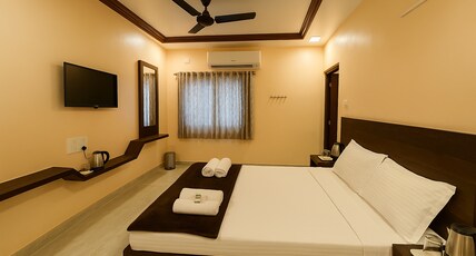 sakthimurugan residency Room Type - premium double room