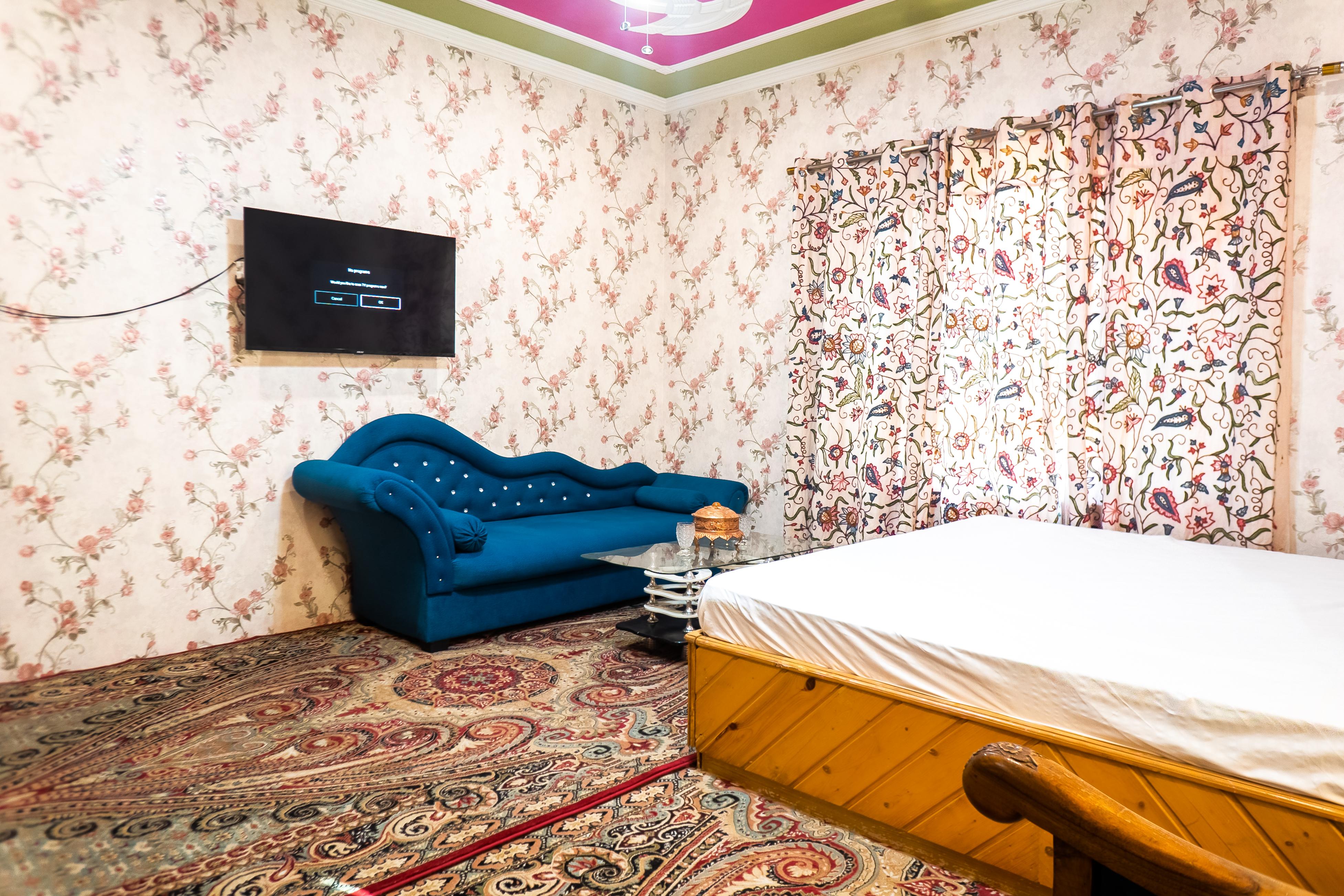 Simba Homestay|5BR| A Home In Kashmir by Homeyhuts - Tap to explore photos