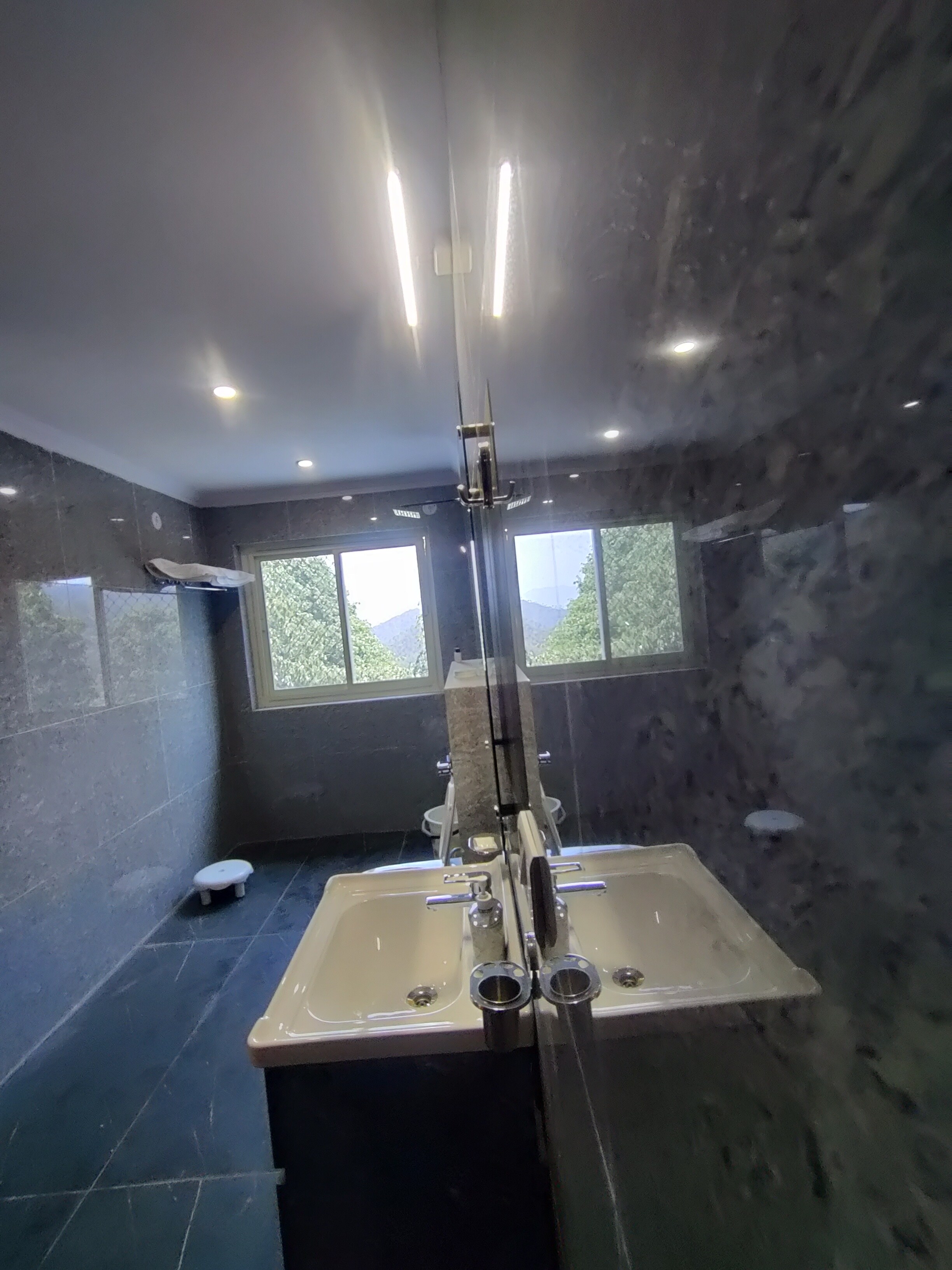 Oakakhi Stays , 2 Bedroom Deluxe Suite - Tap to explore photos