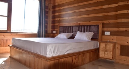 Serenity Home Stay Room Type - Deluxe Room with Balcony