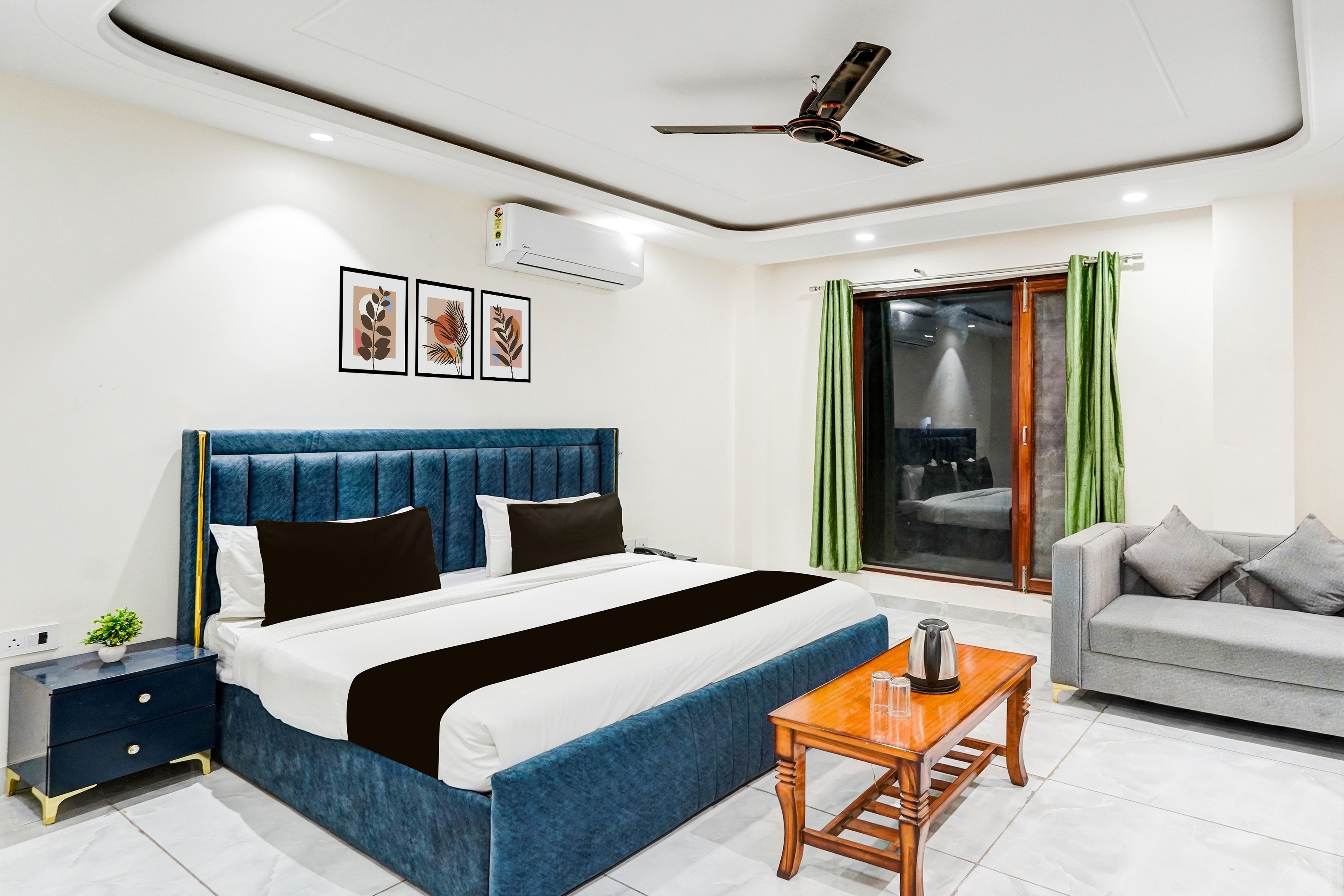 Super Townhouse Sector 102 Noida - Tap to explore photos