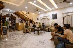 Metropolitan Serviced Villa | 10 min to Kaloor Stadium
