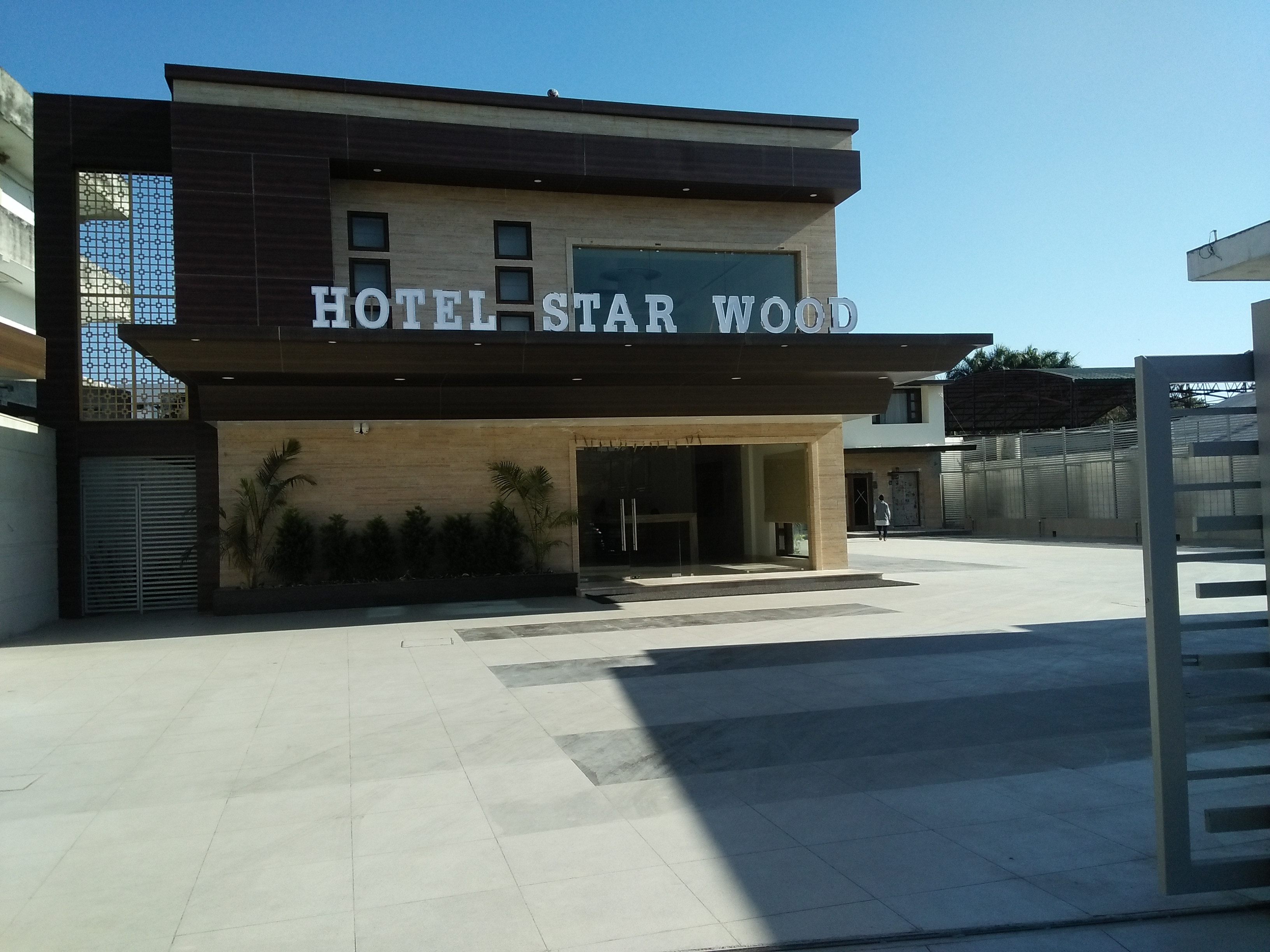 Hotel Starwood - Tap to explore photos