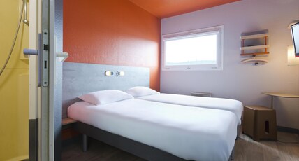 ibis budget Le Mans Universite Room Type - Classic room with two twin beds