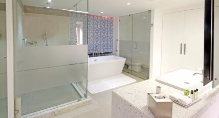 Presidente InterContinental Guadalajara (Pet-friendly) Room Type - 1 King Junior Suite