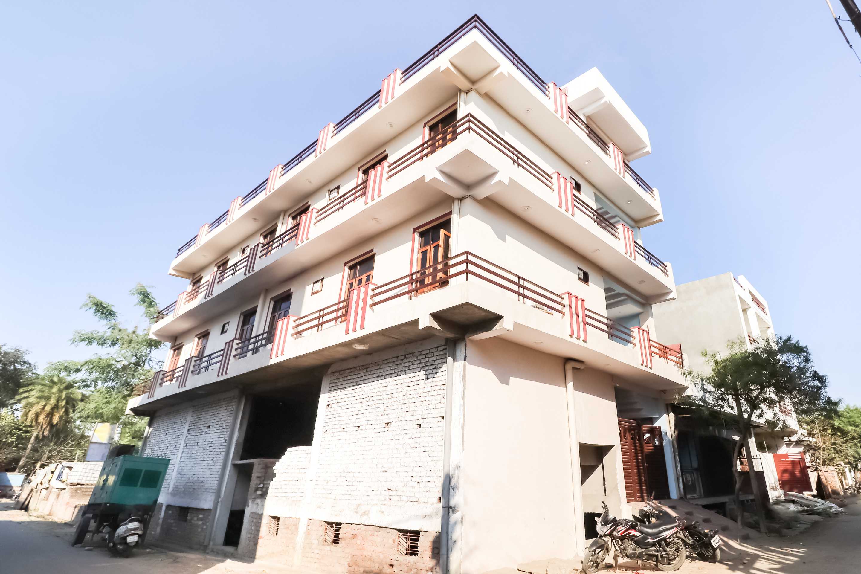 Hotel O The Velvet Chinhat Tiraha - Tap to explore photos