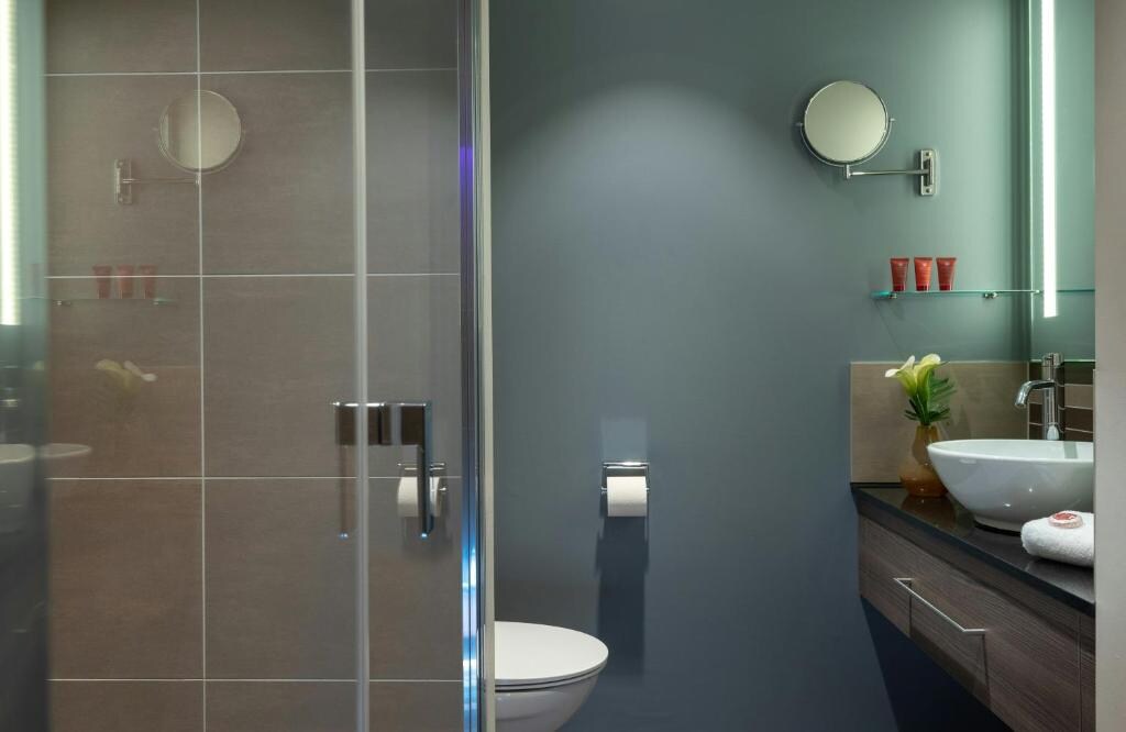 Leonardo Hotel Munich City East - Tap to explore photos