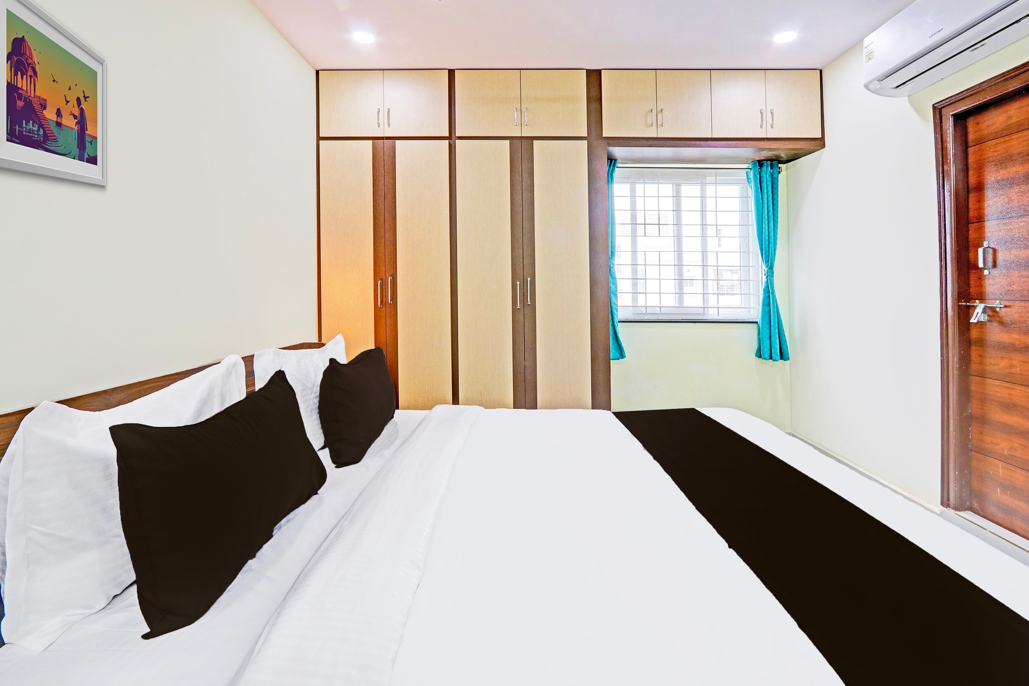 Hotel O N Grand Residency JNTU Bus Stop - Tap to explore photos