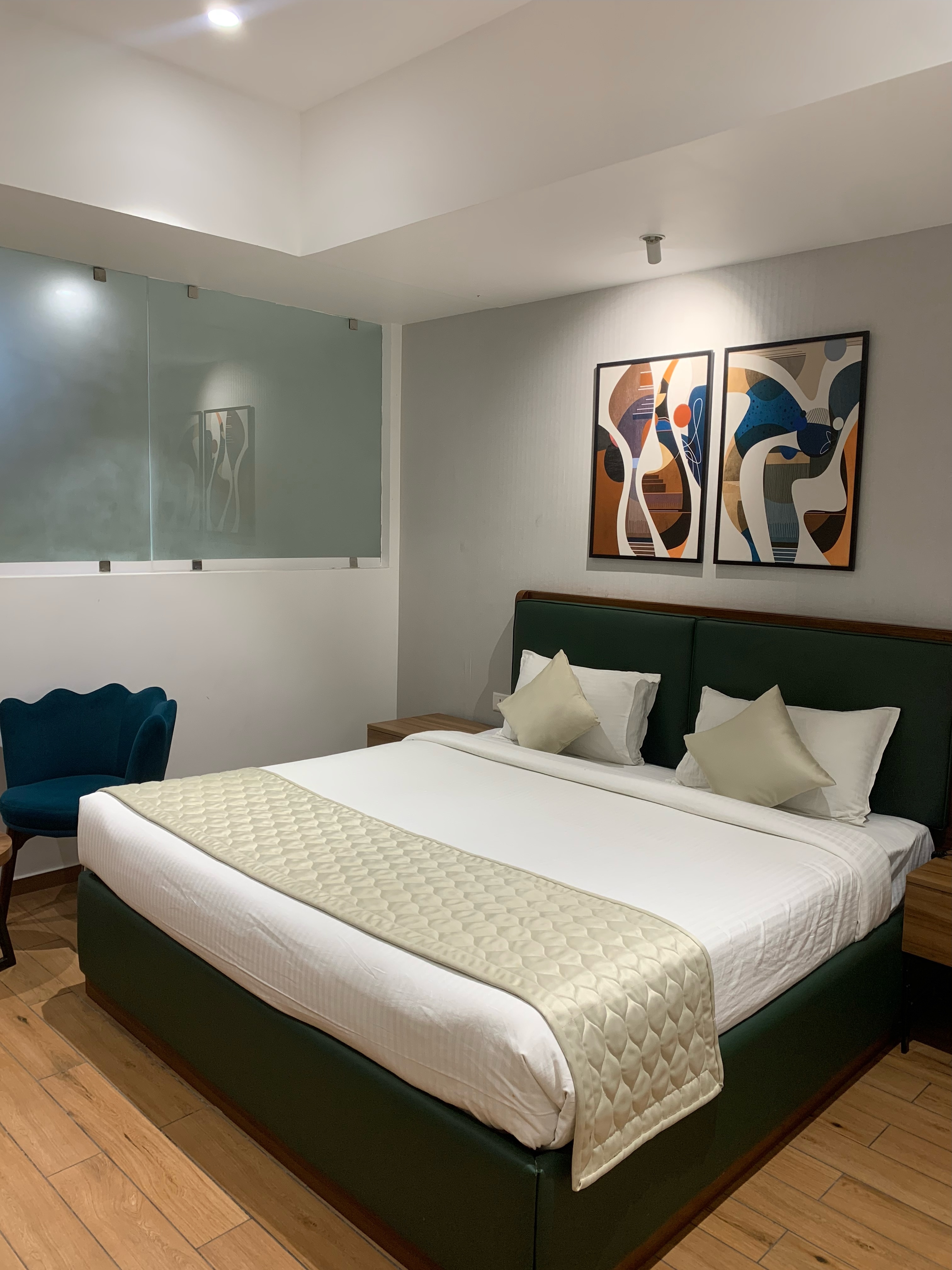 Pondy Heights - Suites and Studios - Tap to explore photos