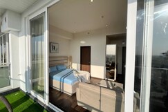 The HiveLine Suites Netflix Skyview