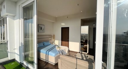The HiveLine Suites Netflix Skyview Room Type - The HiveLine Suites Netflix Skyview