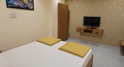 StayGuru Hotel Paradise Inn Room Type - Queen Bed Deluxe Room StayGuru Hotel Paradise Inn Room Type - Queen Bed Deluxe Room