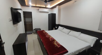 Shri Ganga Vatika Hotel & Restaurant Room Type - Family Room