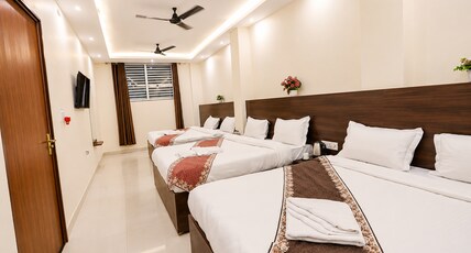 R. Raghavam Hotel & Restaurant Room Type - Maharaja Triple Bed Room