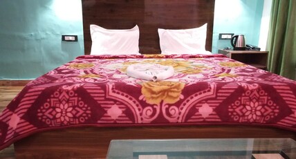 Veshnavi Paradise Hotel Restaurant Room Type - Triple Room