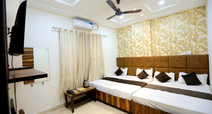 Hotel Paradise Stays | 200m from Golden Temple Room Type - Triple Room