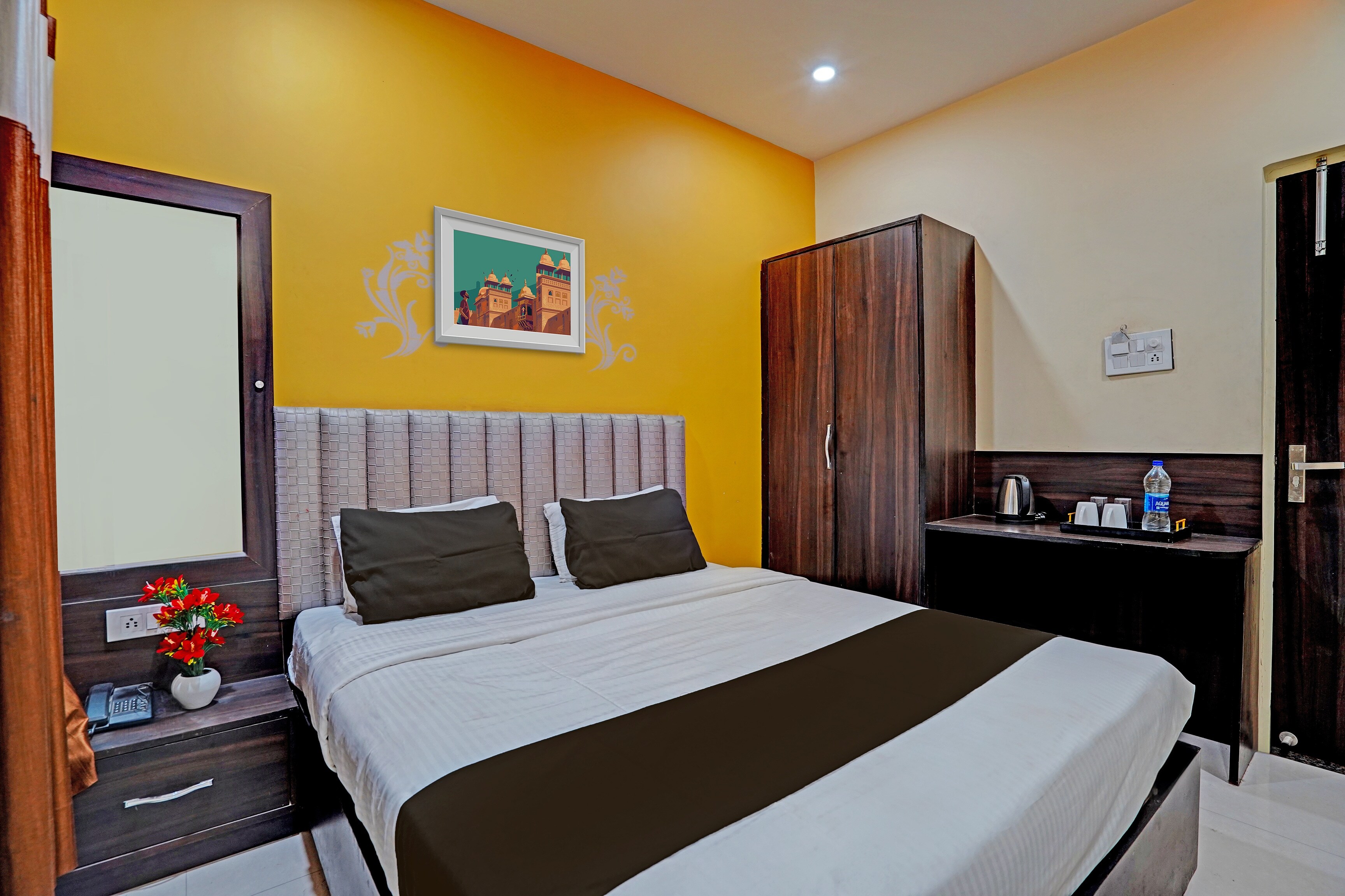 Hotel O MVD Inn Gomti Nagar - Tap to explore photos