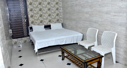 Queen Palace Room Type - Standard AC Room