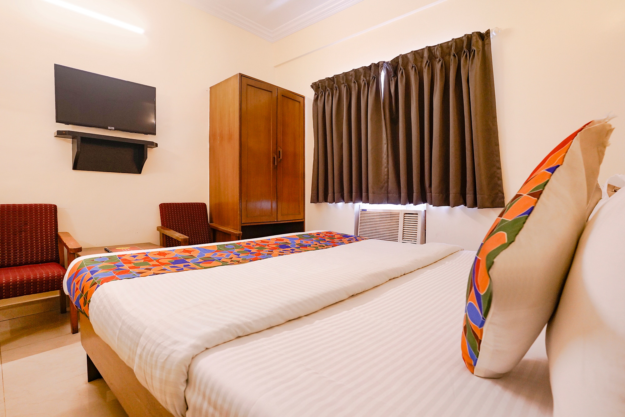 FabHotel Ria Residency - Nr. Big Daddy Casino Cruise - Tap to explore photos
