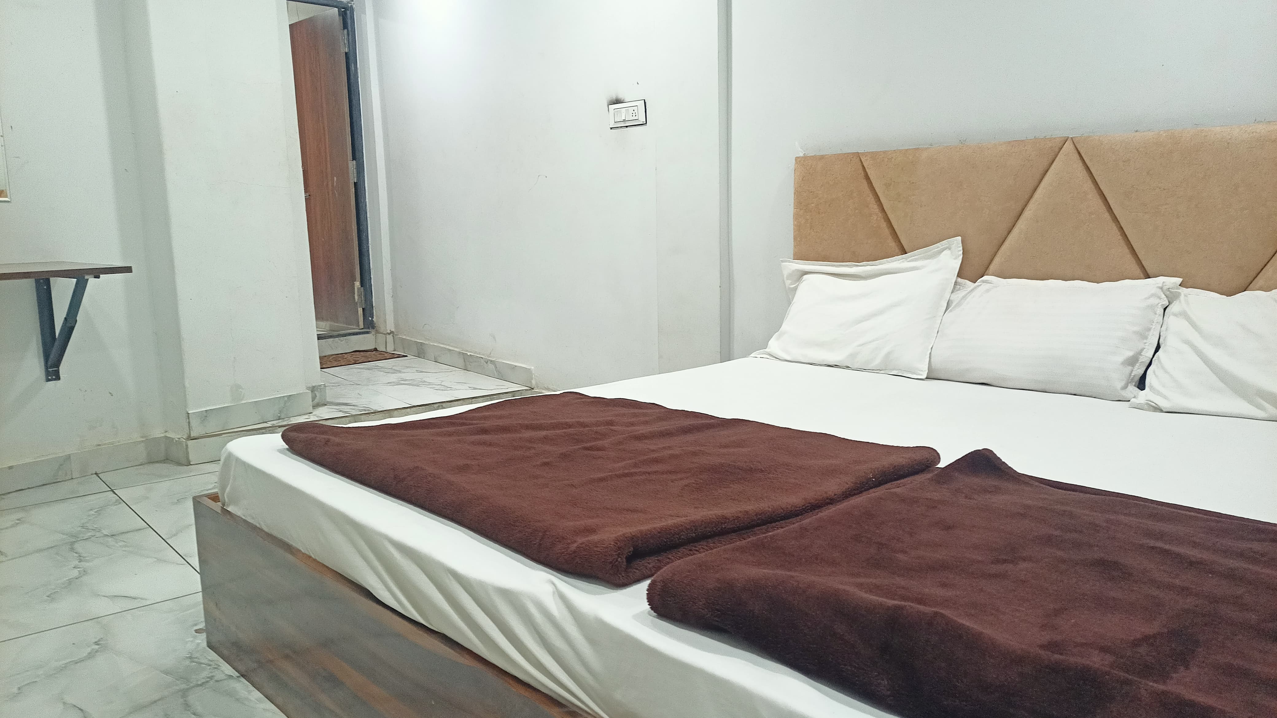 Hotel Anmol Palace - Tap to explore photos
