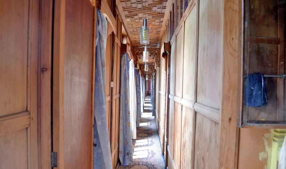Houseboat Gulfaam - Tap to explore photos