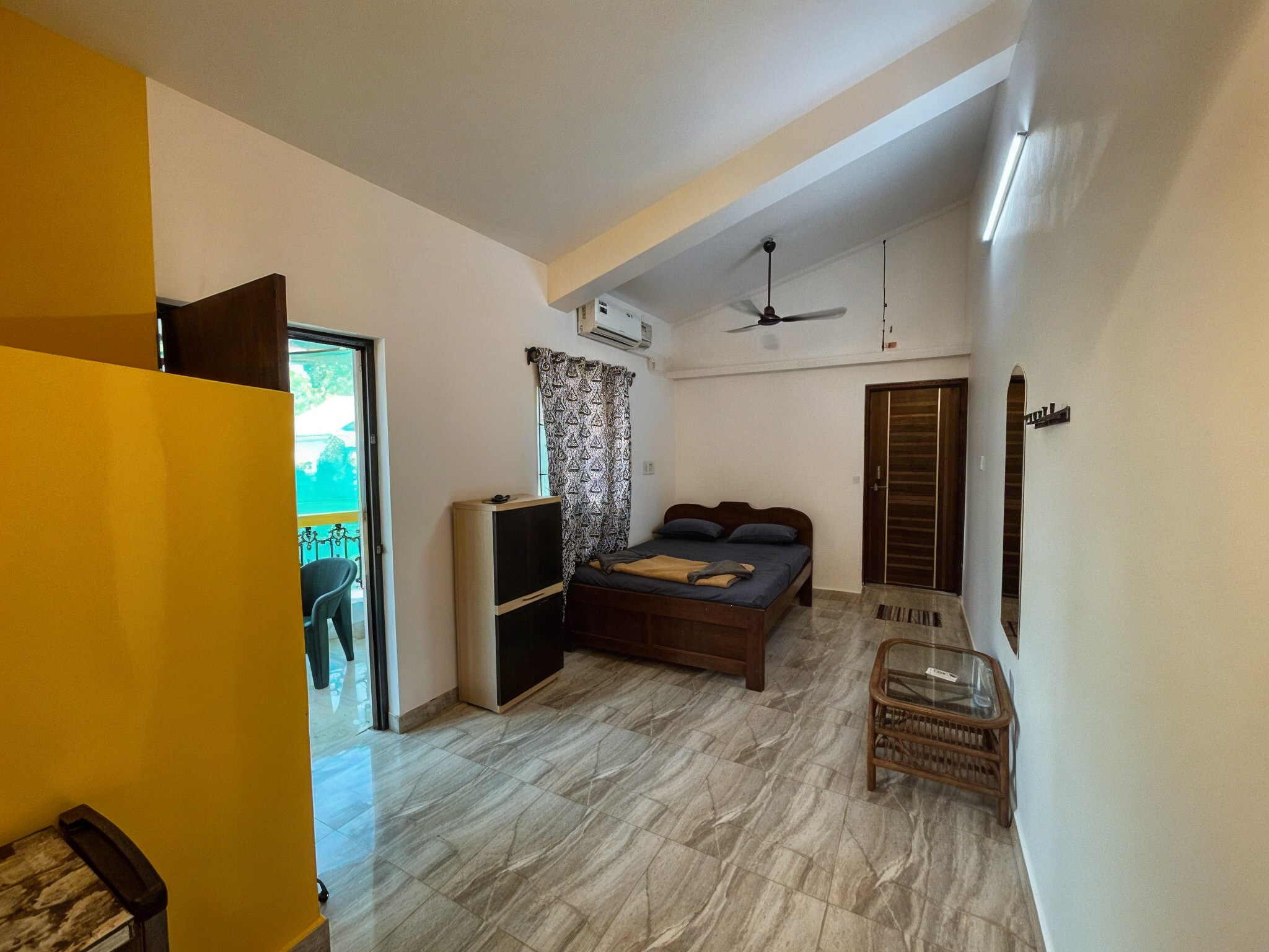Yellow Haven 1BR FF - Luxe 1 in Goa by Homeyhuts - Tap to explore photos
