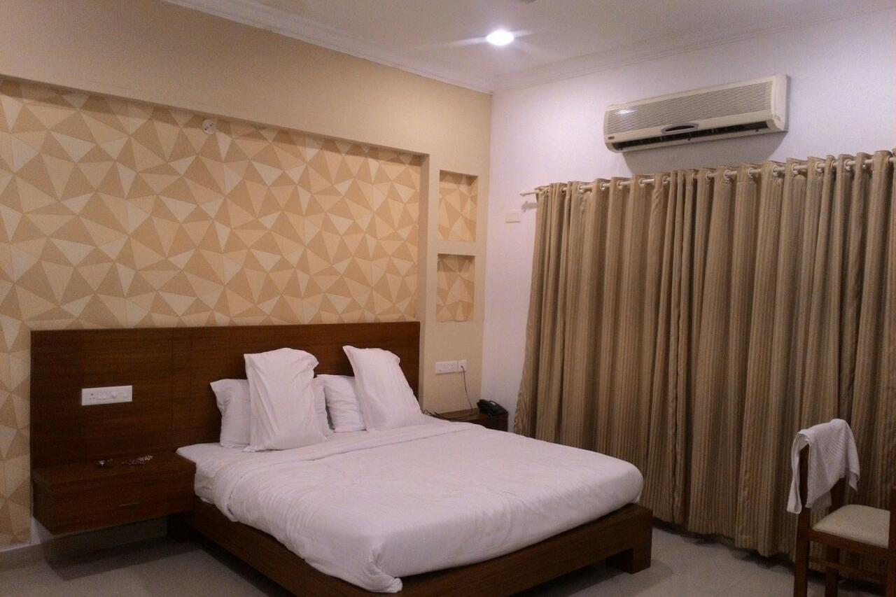 Hotel Abaam casa - Tap to explore photos