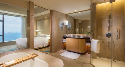 DoubleTree by Hilton Hotel Xiamen - Wuyuan Bay Room Type - KING SEA VIEW SUITE