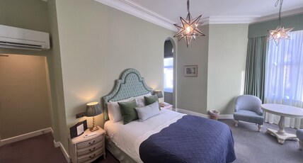 Best Western Plus The Connaught Hotel Room Type - Suite-1 King Bed, Non-Smoking, Dressing Area, Spa Bath
