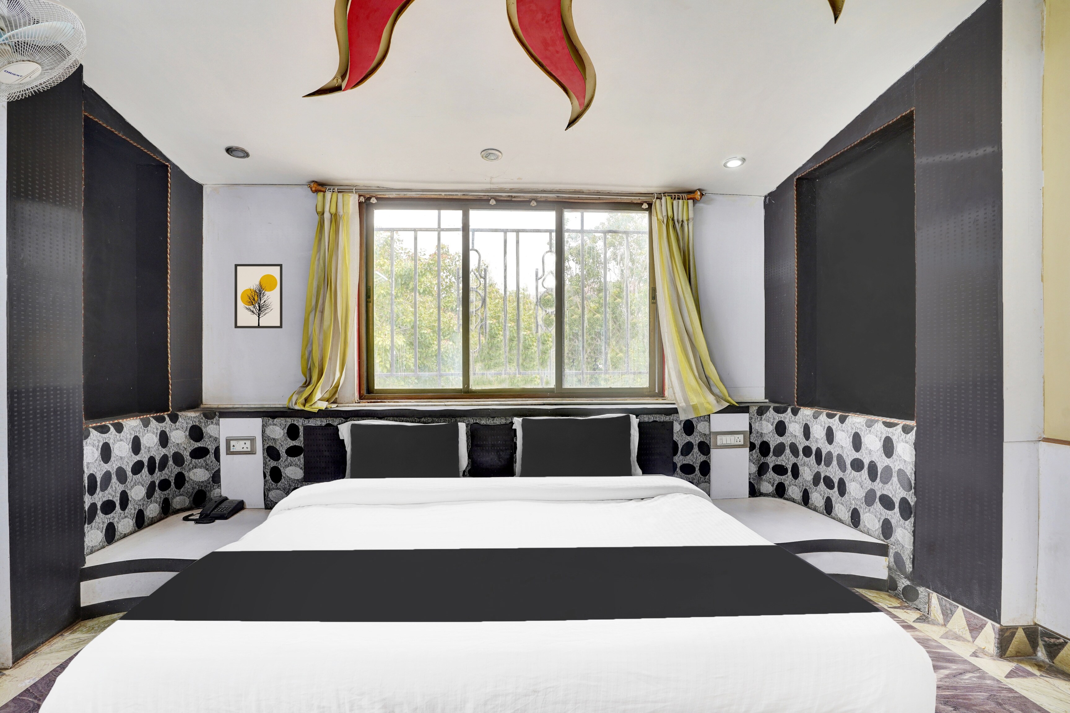 Hotel O Shree Goverdhan Palace - Tap to explore photos