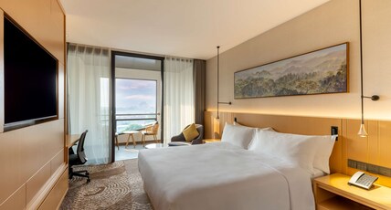DoubleTree by Hilton Vientiane Room Type - KING EXECUTIVE W BALCONY