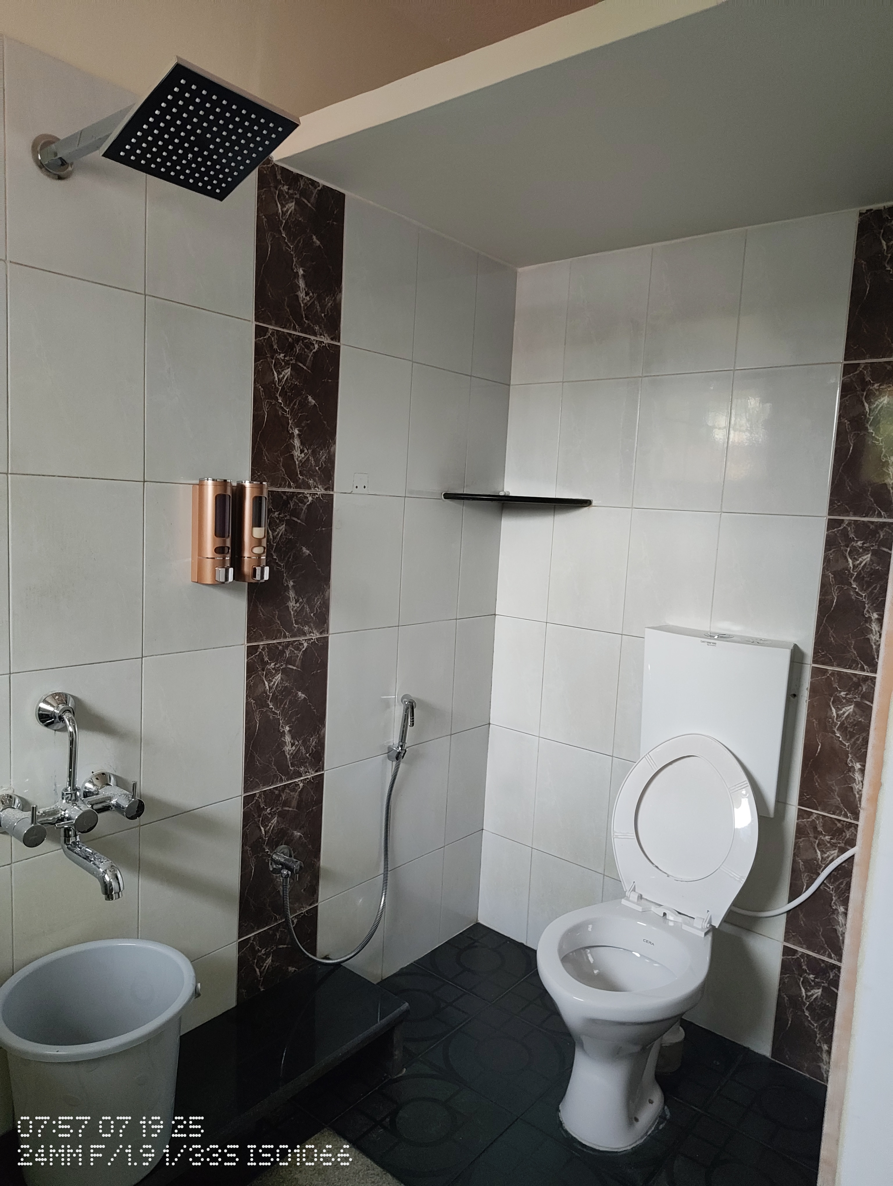 Prateek's 2BHK apartment near Krishna mutt - Tap to explore photos