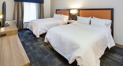 Hampton Inn & Suites Morgantown / University Town Centre Room Type - 2 QNS MICROWV FRIDGE NS