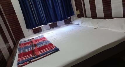 Mayur Palace Lodge || 5 minutes walking from beach Room Type - Deluxe AC Rooms