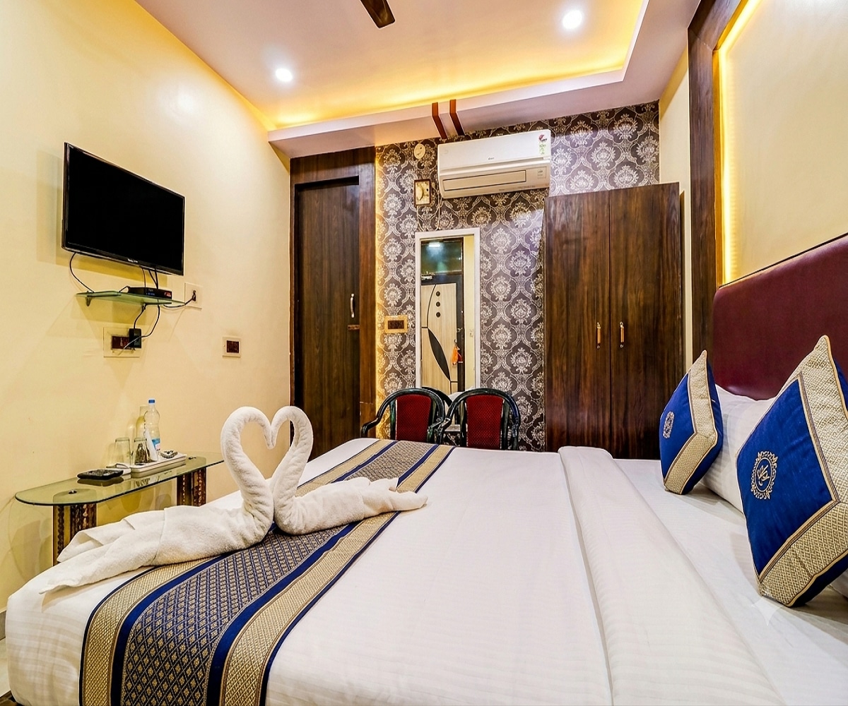 Hotel Gazal Residency Near Badshah Nagar Metro Station - Tap to explore photos