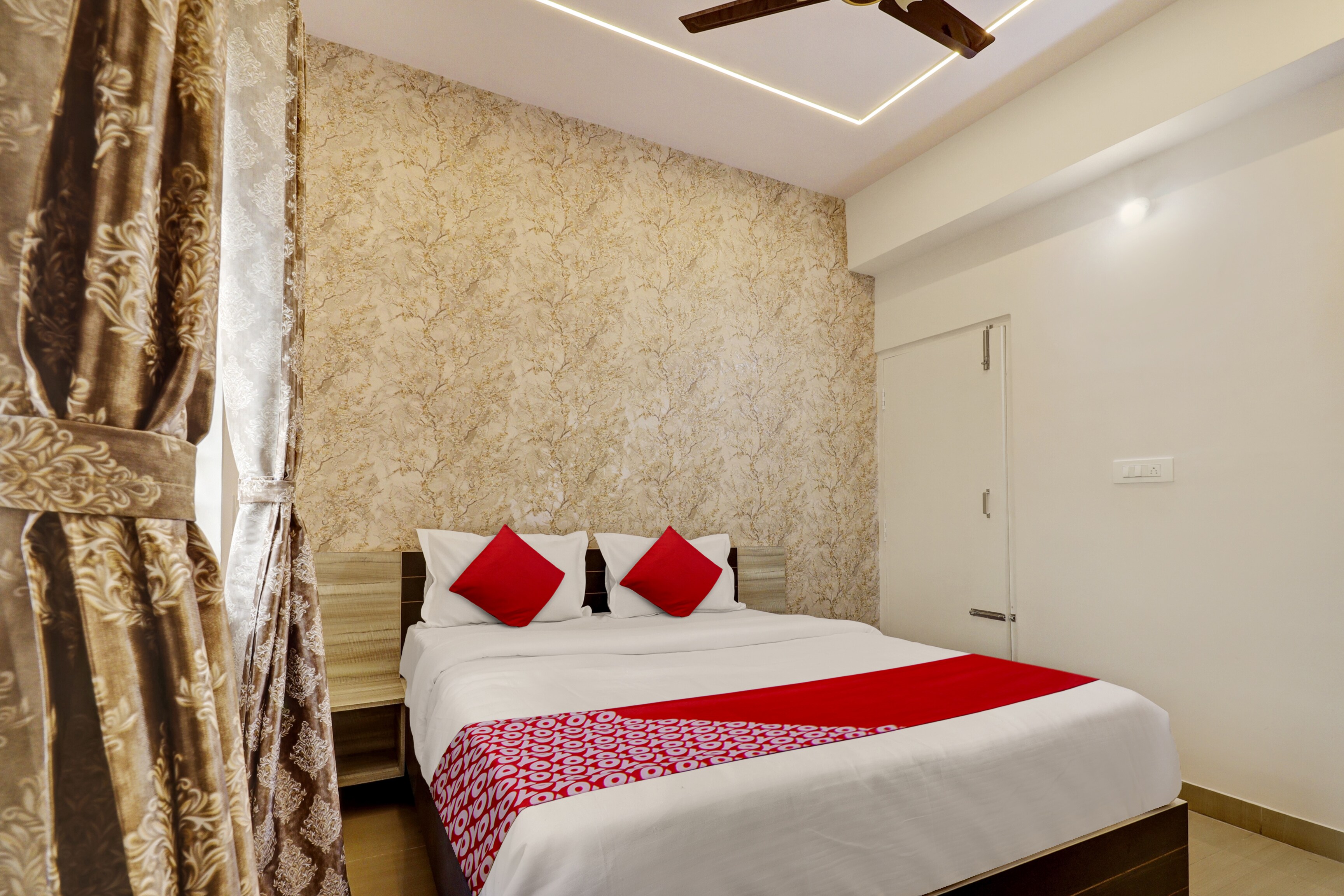 Hotel O Unique Shravanya Comforts & Lodge - Tap to explore photos