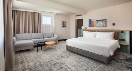 Crowne Plaza BUDAPEST Room Type - 1 King Bed Deluxe with Sofa Bed