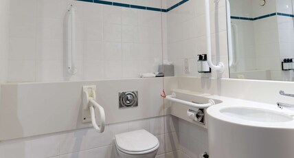 DoubleTree by Hilton Hotel London ExCel Room Type - TWIN ACCES DLX RM W VIEW
