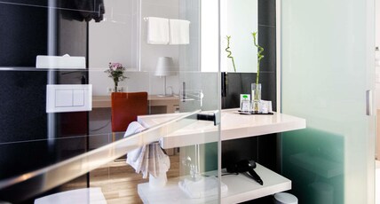 Mercure Chur City West Room Type - Superior Corner room with 2 single beds, mountain view