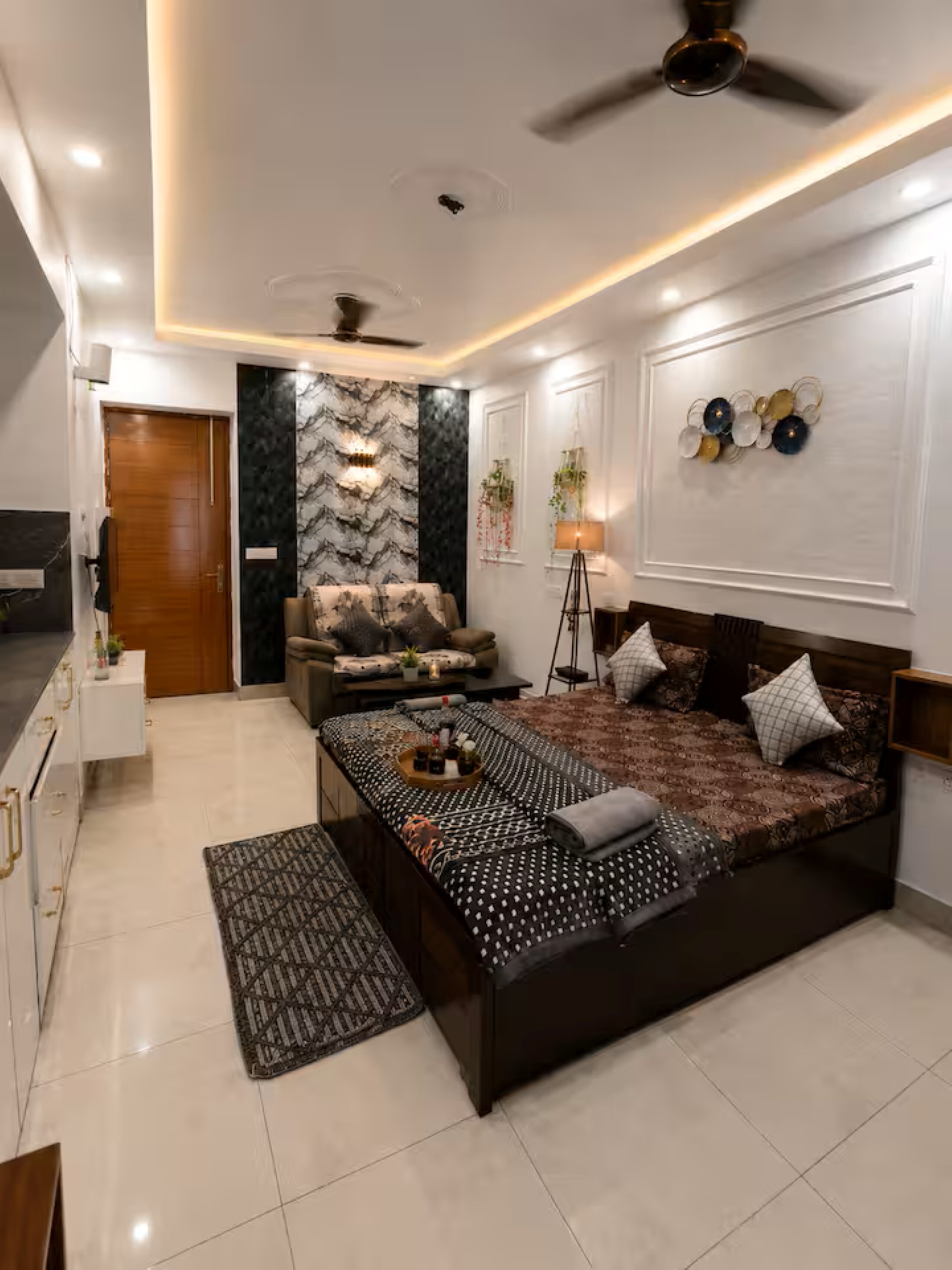 Darshana Studios - Fully furnished studio apartmnt - Tap to explore photos