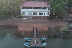 Leaf Riverfront Resort | Rooms & Suites