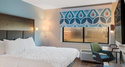 Tru by Hilton Greensboro Room Type - 1 KING BED