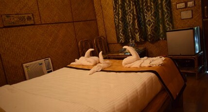 Blue Bird Resort Room Type - Deluxe AC Room