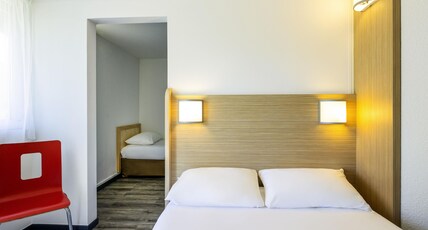 Greet Hotel Angouleme Room Type - FAMILY ROOM FOR 5 PEOPLE