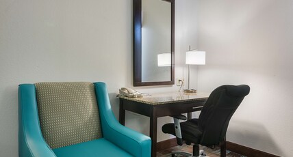 Best Western Plus Deridder Inn & Suites Room Type - 1 King Bed, Mobility Accessible, Roll In Shower, Non-Smoking, Full Breakfast