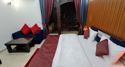 NOOK INN & SUITES Room Type - Premium Room with Private Balcony
