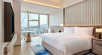 DoubleTree by Hilton Zhuhai Hengqin Room Type - KING GUEST ROOM RIVER VIEW