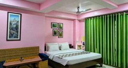 Hotel Rains Inn Room Type - Deluxe Room with bathtub