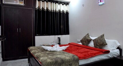 Neelam Palace Room Type - Deluxe AC Room